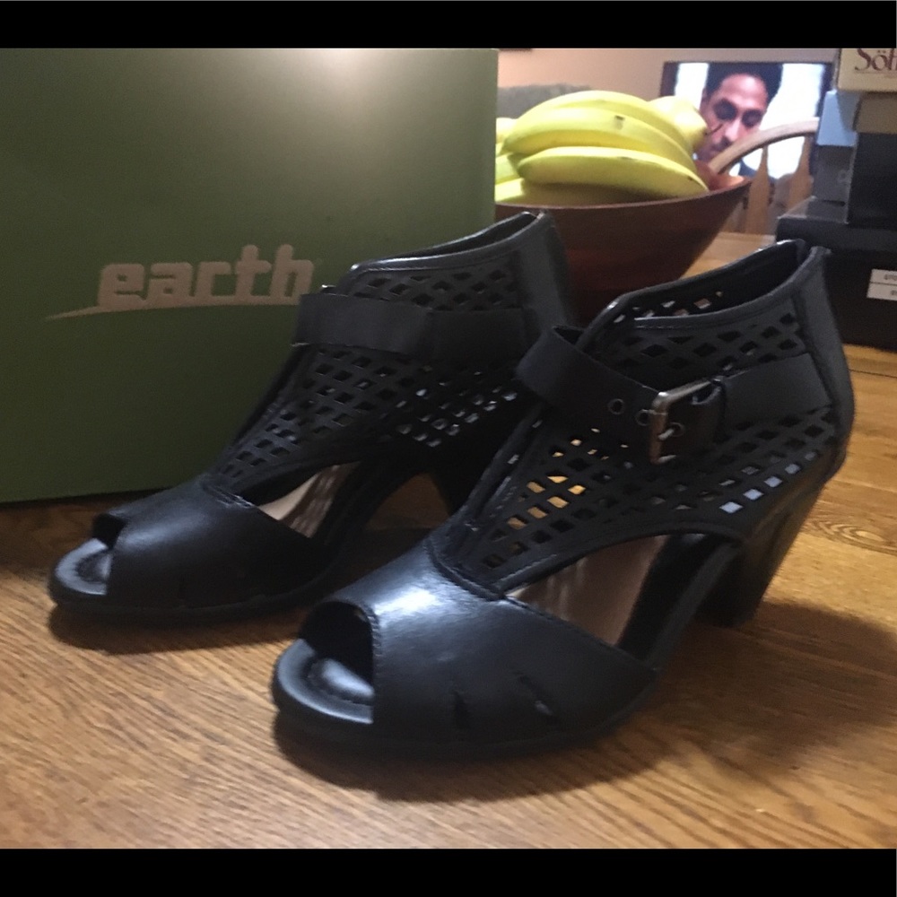 Earth brand Virgo heels